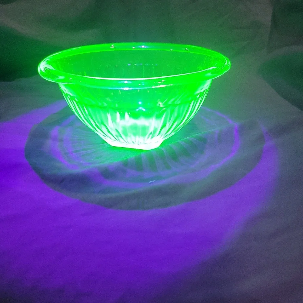 Vtg Green Vaseline Uranium Glass Turned Rim Ribbed 6 in Mixing Bowl Nesting